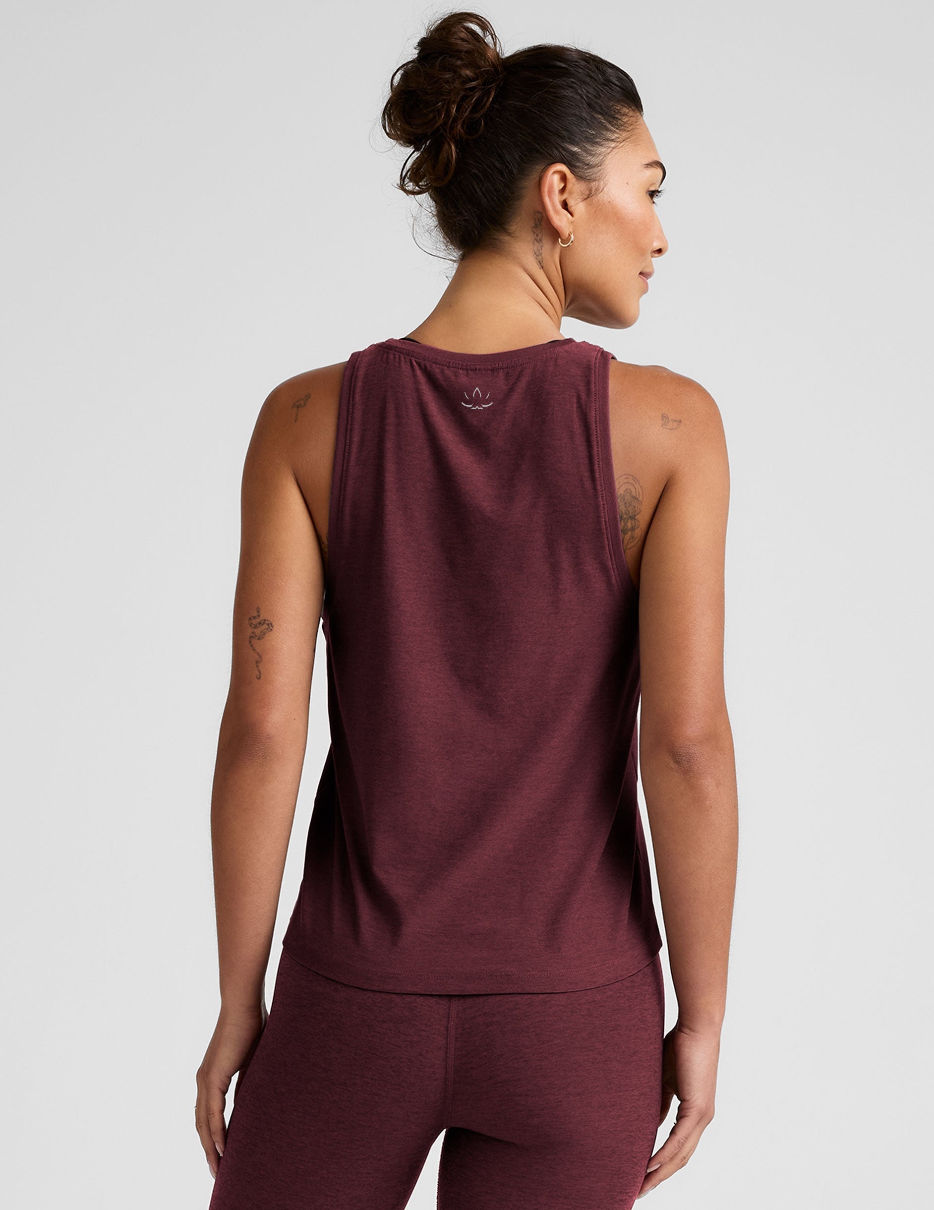 red scoop neck relaxed fit tank top.