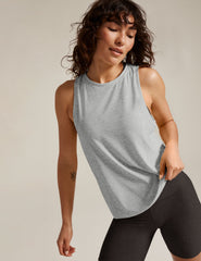 gray tank top