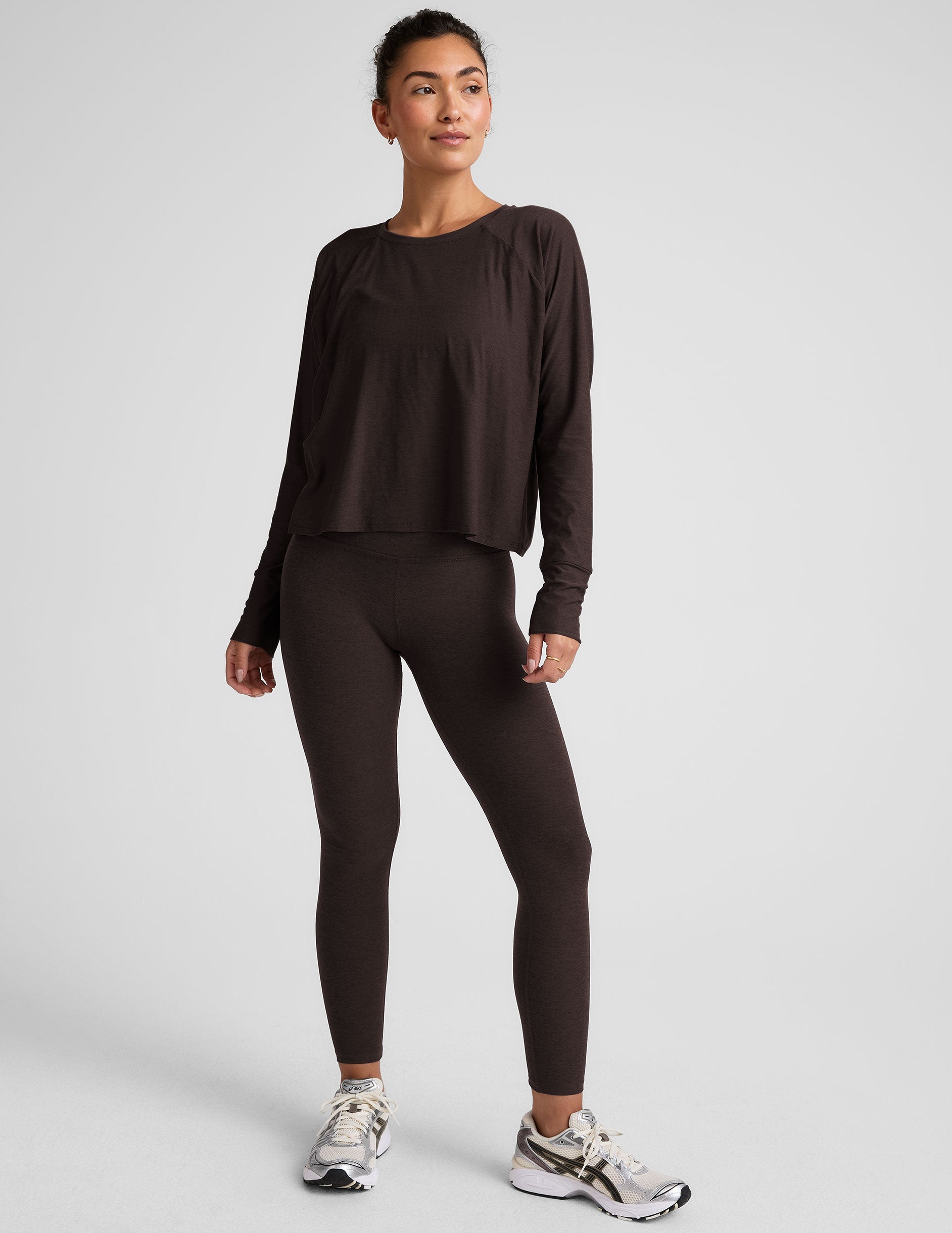 brown long sleeve crew neck top.
