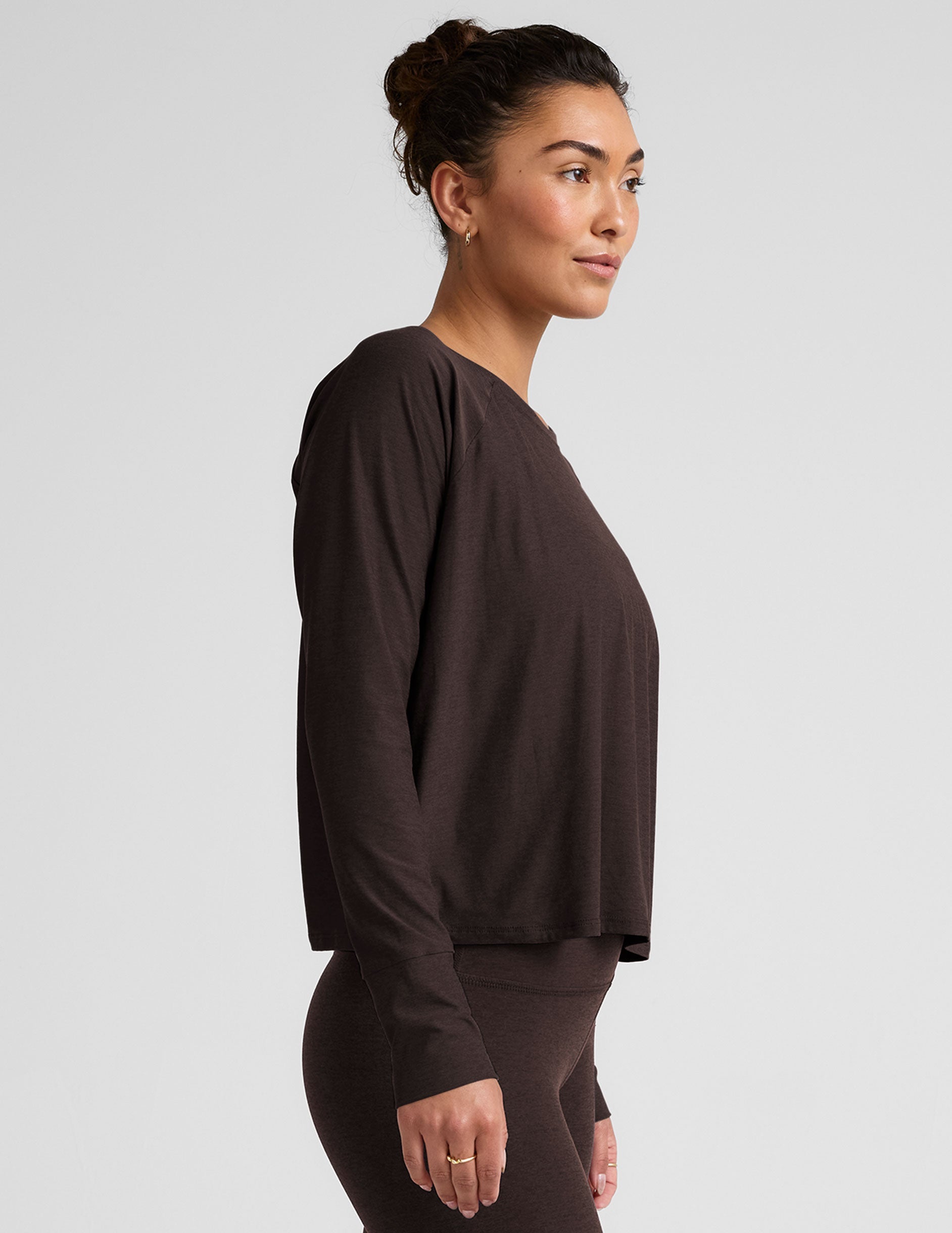 brown long sleeve crew neck top.