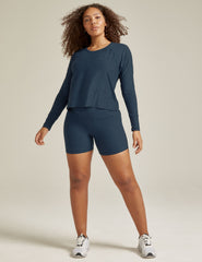blue long sleeve crew neck top